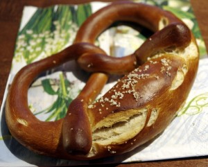 Laugenbrezen mit dickem Bauch und knusprigen Armen